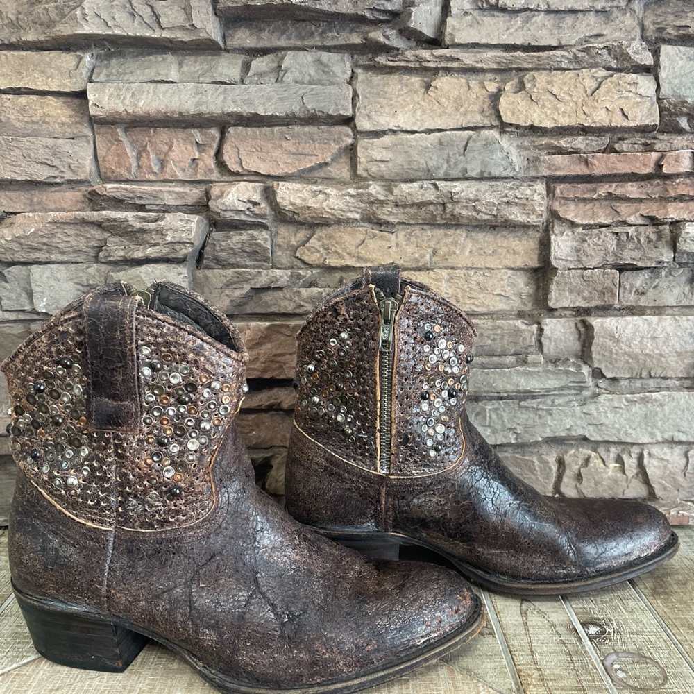 SIZE 7 | Frye 'Deborah' Studded Boots